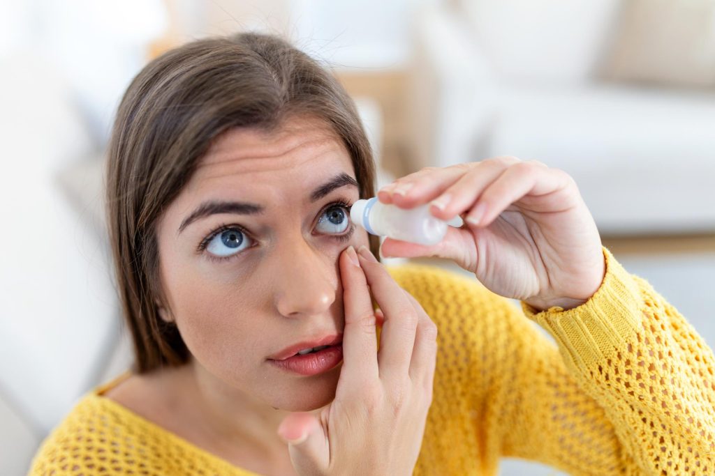 8 Warning Signs of Abnormal Cornea