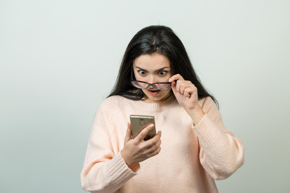 Digital Eye Strain: Warning Signs & Protection